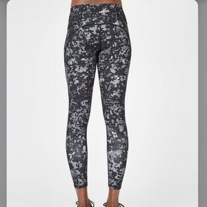 Sweaty Betty monotone camo power leggings